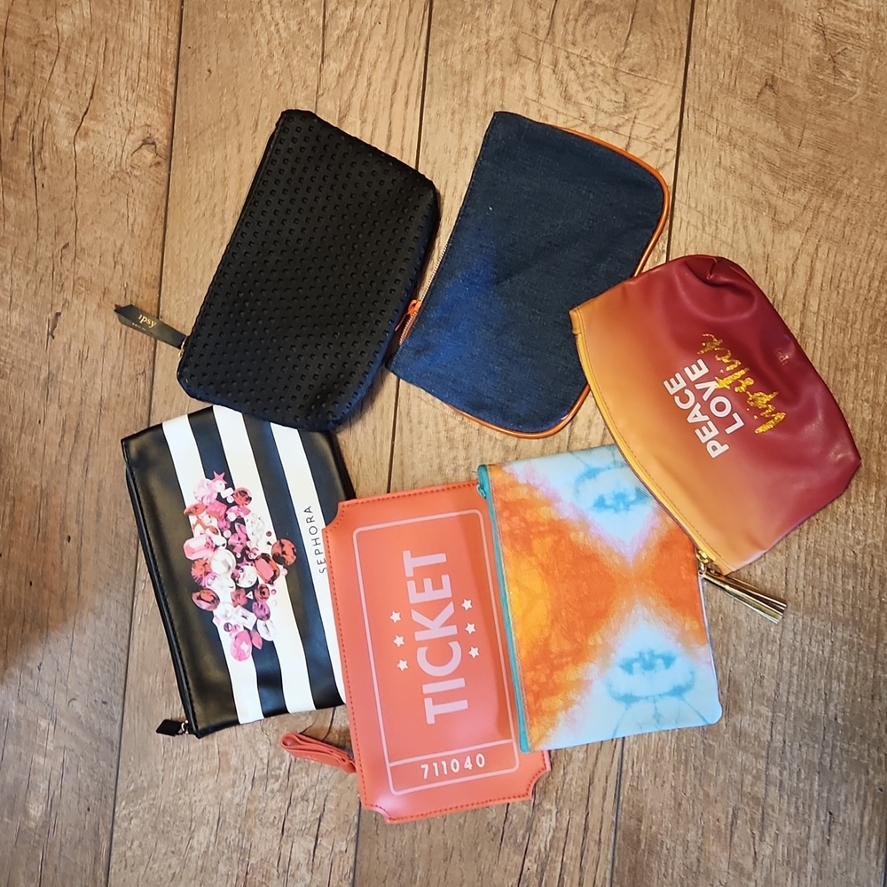 Lot of Ipsy 5 Makeup Bags + 1 Sephora bag